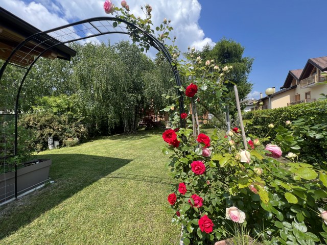 La casa dei sogni, garage, posti auto, giardino